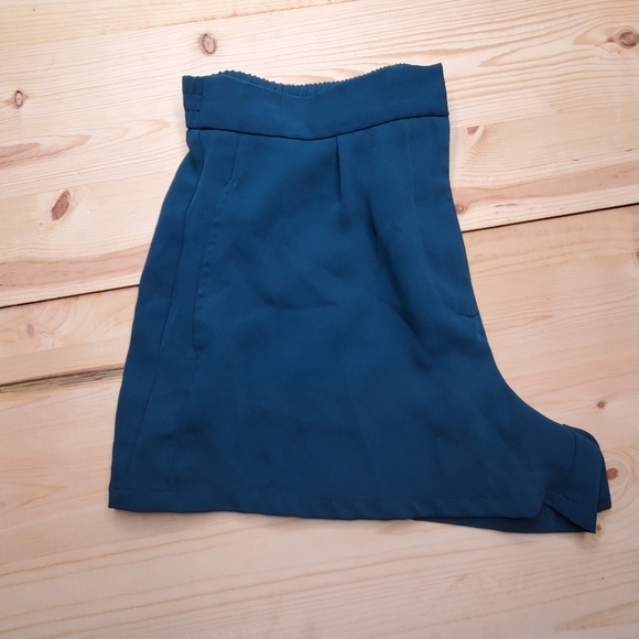 Forever 21 suit shorts hot pants size L - Picture 2 of 5